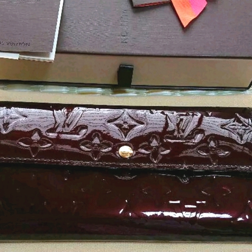 Authentic Louis Vuitton Long Vernis Sarah wallet - Picture 12 of 16